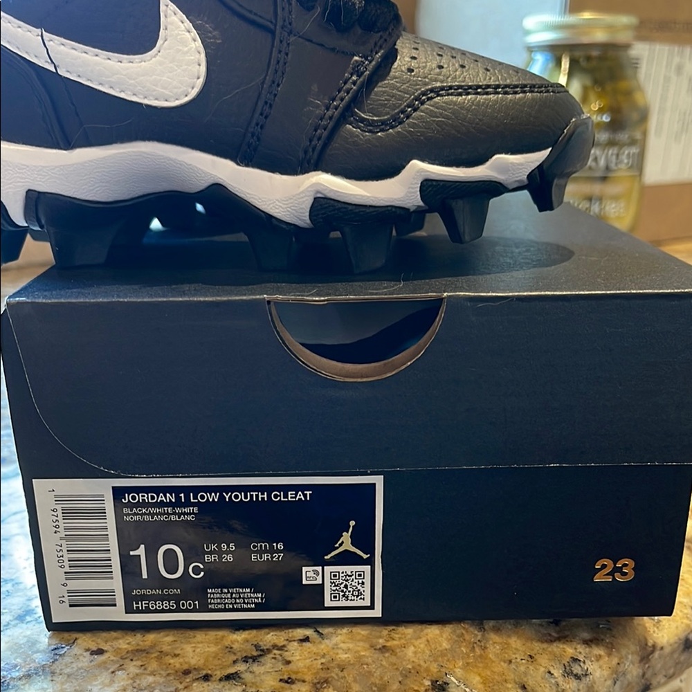 Nike Air Jordan Soccer Cleats - Picture 2 of 6